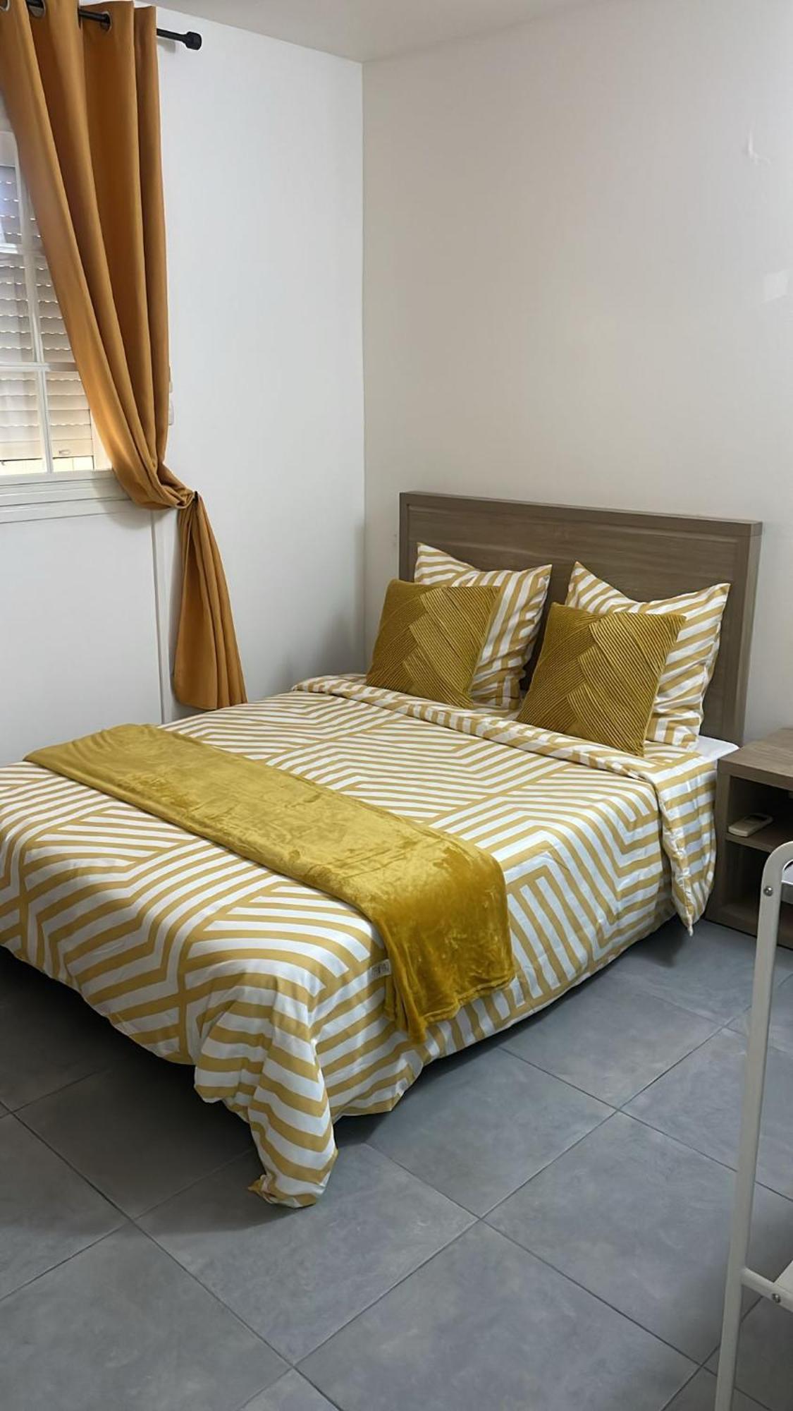 Appartement 1 , Disneyland - Parking Gratuit - Maison Des Platanes Meaux Bagian luar foto
